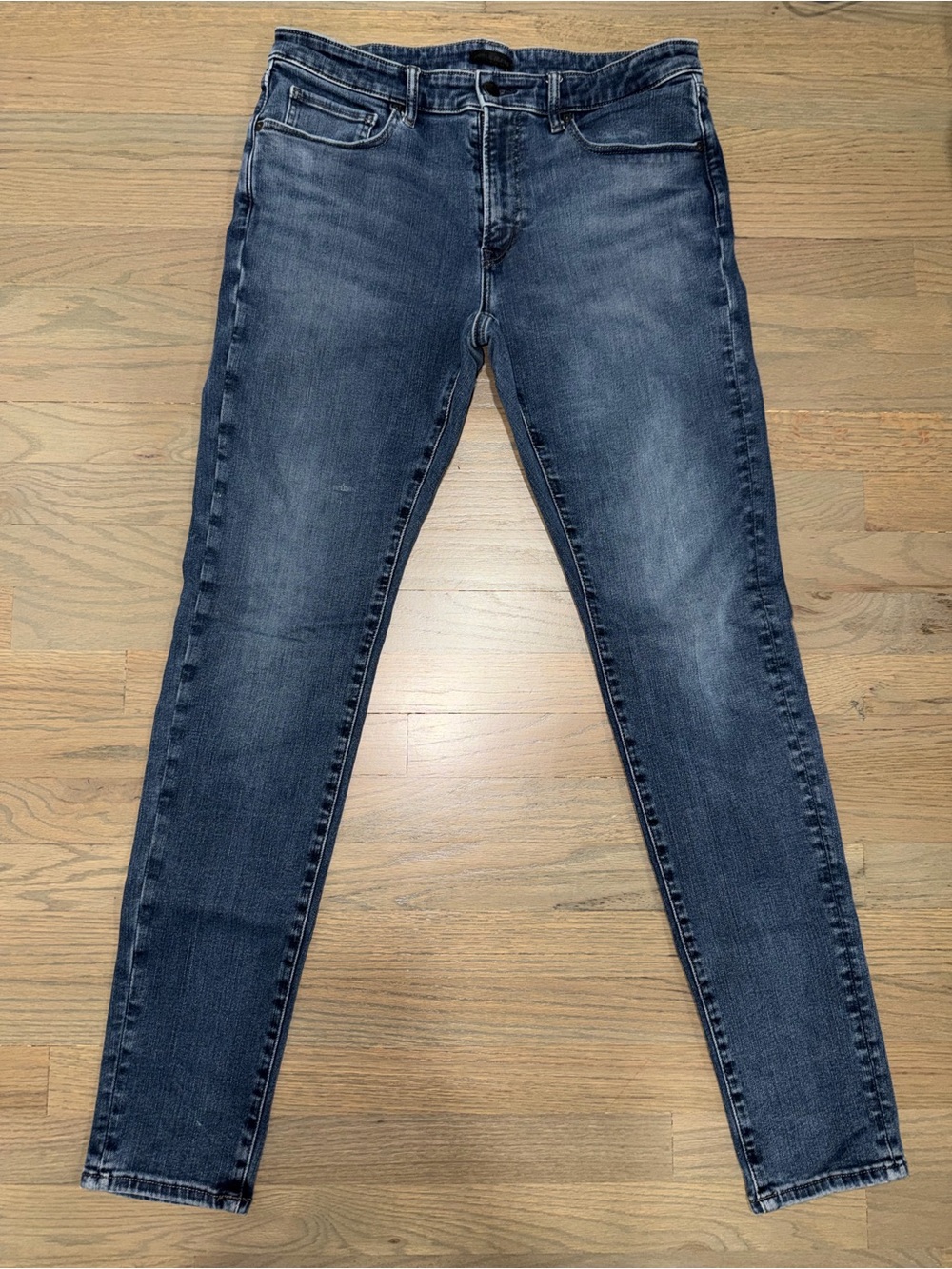 Uniqlo Men’s dark wash skinny jeans